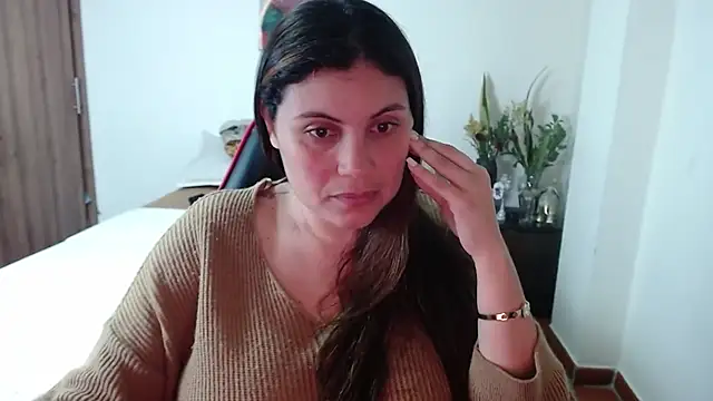 Snapshot of Secret_Bella chatting on 09-30-25, 12:21 Secret Bella online show from 09-30-25, 12:21