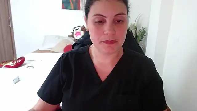 Snapshot of Secret_Bella chatting on 10-01-25, 04:35 Secret Bella online show from 10-01-25, 04:35