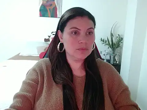 Snapshot of Secret_Bella chatting on 10-04-25, 12:25 Secret Bella online show from 10-04-25, 12:25