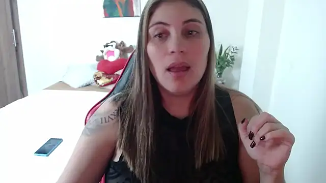 Snapshot of Secret_Bella chatting on 11-11-25, 11:10 Secret Bella online show from 11-11-25, 11:10