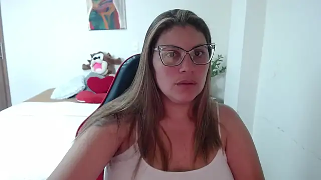 Snapshot of Secret_Bella chatting on 11-27-25, 11:34 Secret Bella online show from 11-27-25, 11:34