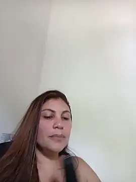 Snapshot of Secret_Bella chatting on 12-14-25, 03:50 Secret Bella online show from 12-14-25, 03:50