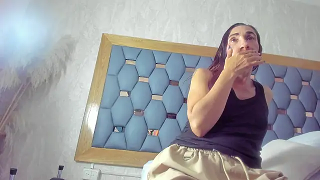 Snapshot of crystal_sm chatting on 10-04-25, 03:04 crystal sm online show from 10-04-25, 03:04