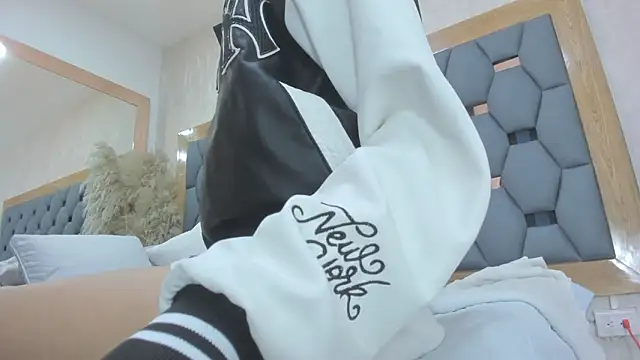 crystal sm online show from 03-19-26, 03:10