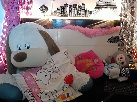 Snapshot of Nicol_V chatting on 09-26-25, 04:16 Nicol V online show from 09-26-25, 04:16