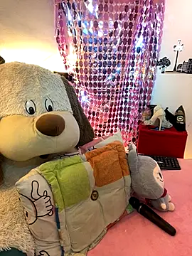 Snapshot of Nicol_V chatting on 11-21-25, 05:17 Nicol V online show from 11-21-25, 05:17