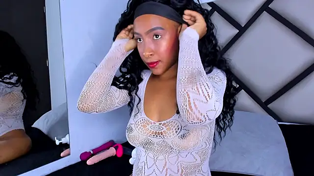 Snapshot of Euphoria_07 chatting on 10-22-25, 03:18 Euphoria 07 online show from 10-22-25, 03:18