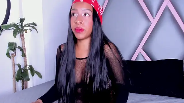 Snapshot of Euphoria_07 chatting on 11-19-25, 04:01 Euphoria 07 online show from 11-19-25, 04:01