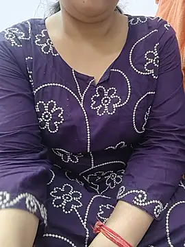 Snapshot of roshni_agrawal0 chatting on 07-12-26, 07:10 roshni agrawal0 online show from 07-12-26, 07:10