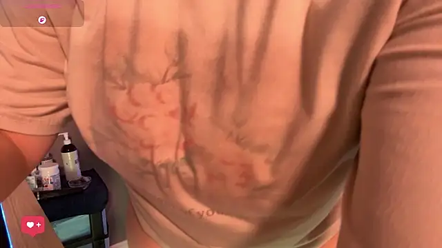 Snapshot of Charlies_world chatting on 12-05-25, 06:04 Charlies world online show from 12-05-25, 06:04