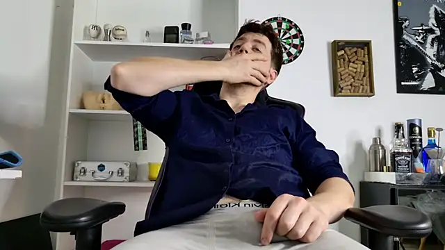 aaron nvk online show from 11-04-25, 08:41