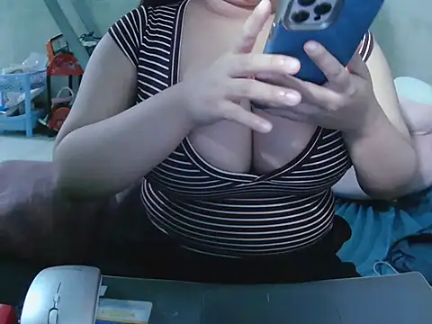 Snapshot of Lily3322 chatting on 03-19-26, 06:01 Lily3322 online show from 03-19-26, 06:01