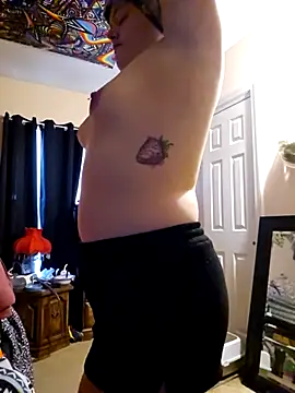 nuttiebuddy1 online show from 12-05-25, 08:05