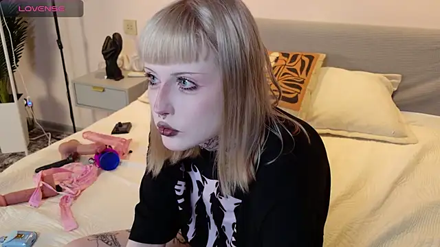 Snapshot of MilkMeSoftly chatting on 06-25-26, 08:19 MilkMeSoftly online show from 06-25-26, 08:19