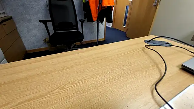 Oorse1966 online show from 10-28-25, 07:45