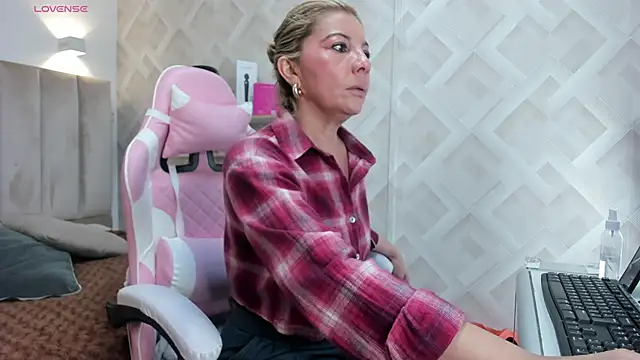 Clhoe Johnson online show from 03-05-26, 12:12