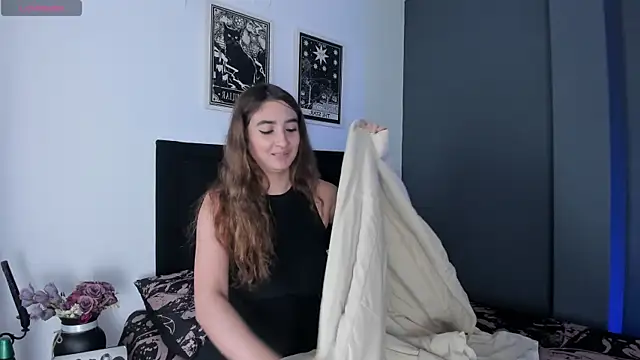 Snapshot of Alice_Dickinssonn chatting on 09-29-25, 01:16 Alice Dickinssonn online show from 09-29-25, 01:16