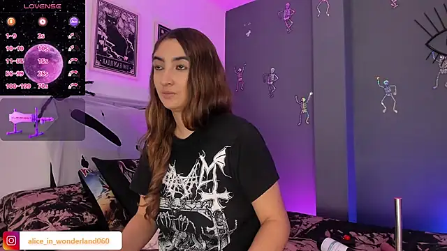 Snapshot of Alice_Dickinssonn chatting on 10-07-25, 12:57 Alice Dickinssonn online show from 10-07-25, 12:57