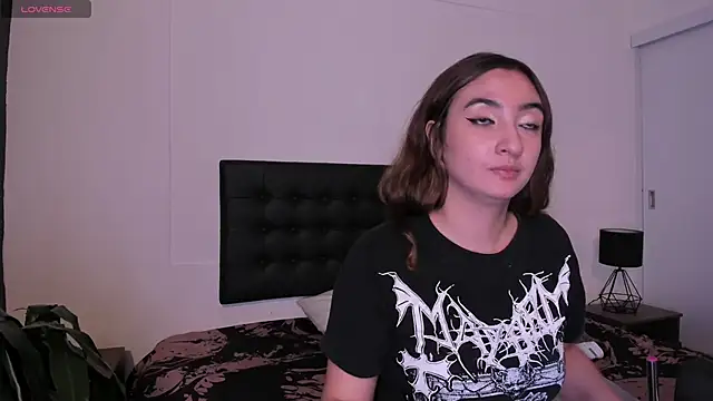 Snapshot of Alice_Dickinssonn chatting on 11-20-25, 12:38 Alice Dickinssonn online show from 11-20-25, 12:38