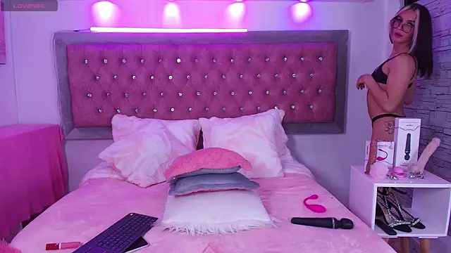 Bonn Glow online show from 09-18-25, 04:36