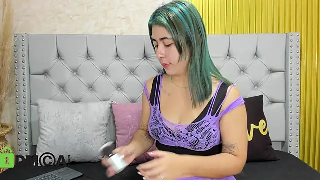 Skarlet 04 online show from 12-18-25, 03:18