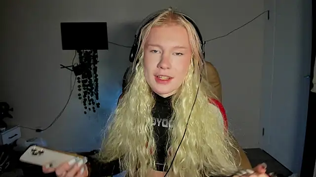 Snapshot of Sasyhk0 chatting on 12-16-25, 08:25 Sasyhk0 online show from 12-16-25, 08:25