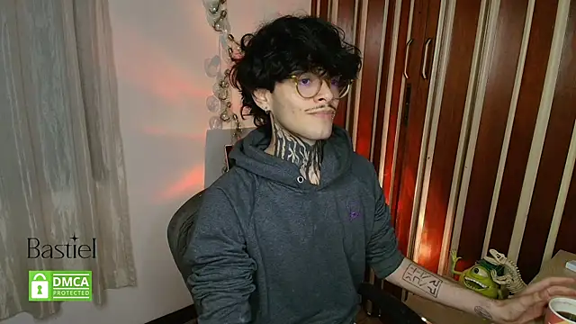 Snapshot of Mihail_leroy chatting on 09-19-25, 02:35 Mihail leroy online show from 09-19-25, 02:35