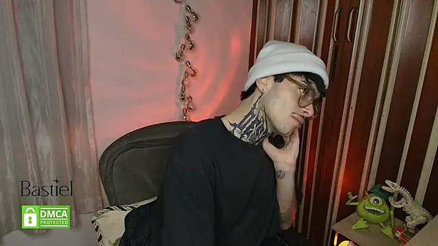 Snapshot of Mihail_leroy chatting on 10-17-25, 03:10 Mihail leroy online show from 10-17-25, 03:10