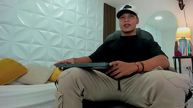 Ricky Owens1 online show from 11-26-25, 08:43