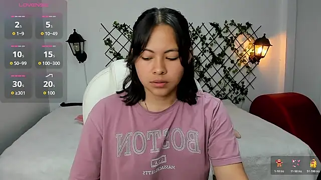 Snapshot of Louisa__clare chatting on 11-28-25, 02:47 Louisa clare online show from 11-28-25, 02:47