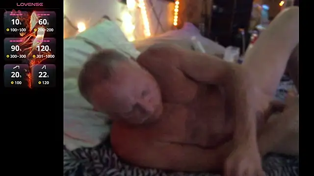 Snapshot of Pussyeat2please chatting on 06-24-26, 08:35 Pussyeat2please online show from 06-24-26, 08:35