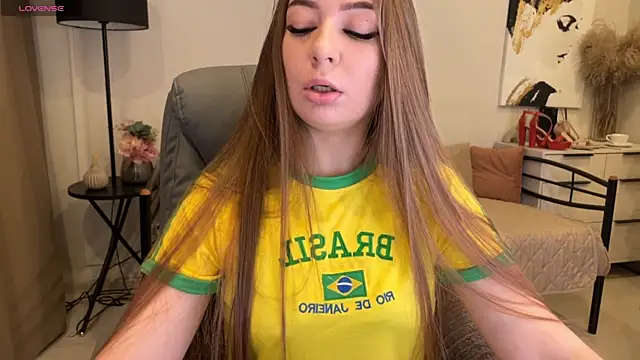 Snapshot of Yummy_Jane chatting on 10-16-25, 01:28 Yummy Jane online show from 10-16-25, 01:28