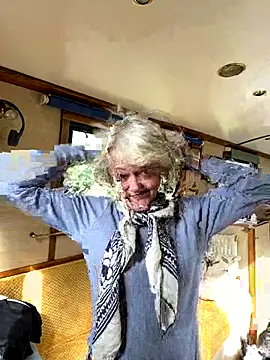 Snapshot of ladyboatlady chatting on 09-11-25, 09:53 ladyboatlady online show from 09-11-25, 09:53