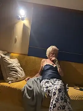 Snapshot of ladyboatlady chatting on 09-13-25, 07:46 ladyboatlady online show from 09-13-25, 07:46