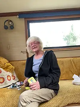 Snapshot of ladyboatlady chatting on 10-22-25, 12:05 ladyboatlady online show from 10-22-25, 12:05