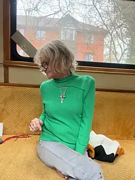 Snapshot of ladyboatlady chatting on 11-16-25, 09:26 ladyboatlady online show from 11-16-25, 09:26