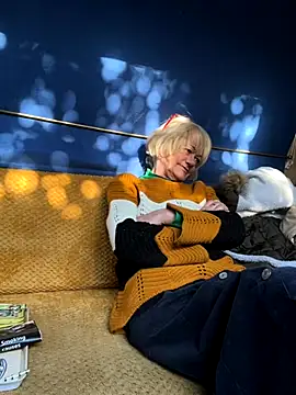 Snapshot of ladyboatlady chatting on 11-21-25, 01:54 ladyboatlady online show from 11-21-25, 01:54