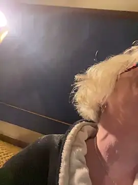 Snapshot of ladyboatlady chatting on 11-28-25, 06:38 ladyboatlady online show from 11-28-25, 06:38