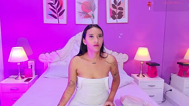 Snapshot of SamantaKane chatting on 02-12-26, 03:45 SamantaKane online show from 02-12-26, 03:45