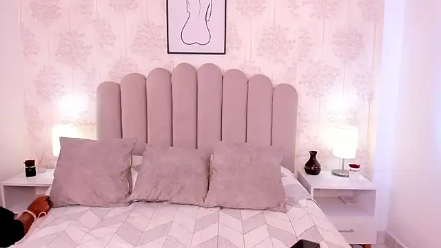 ShaynaHosk online show from 12-19-25, 11:17