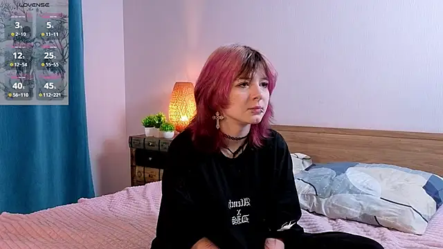 Snapshot of TaiteBeat chatting on 11-17-25, 06:24 TaiteBeat online show from 11-17-25, 06:24