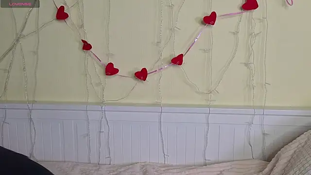 Snapshot of PortiaHedge chatting on 10-14-25, 06:42 PortiaHedge online show from 10-14-25, 06:42