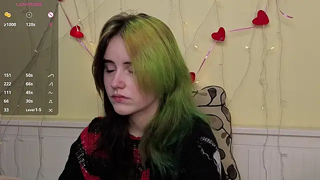 Snapshot of PortiaHedge chatting on 10-17-25, 06:21 PortiaHedge online show from 10-17-25, 06:21