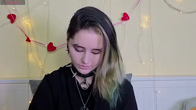 Snapshot of PortiaHedge chatting on 11-08-25, 06:18 PortiaHedge online show from 11-08-25, 06:18