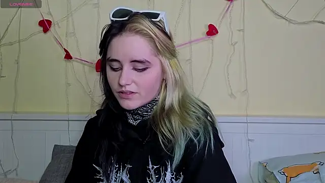 Snapshot of PortiaHedge chatting on 11-09-25, 06:06 PortiaHedge online show from 11-09-25, 06:06