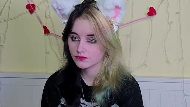 Snapshot of PortiaHedge chatting on 11-11-25, 06:08 PortiaHedge online show from 11-11-25, 06:08