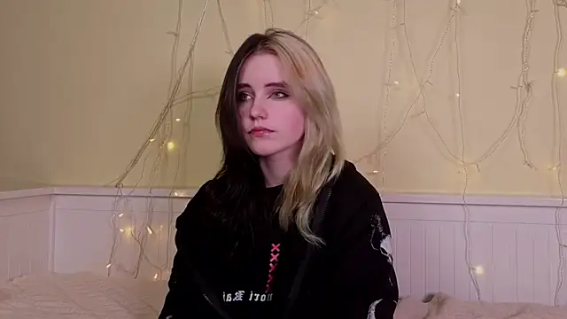 Snapshot of PortiaHedge chatting on 12-04-25, 05:54 PortiaHedge online show from 12-04-25, 05:54