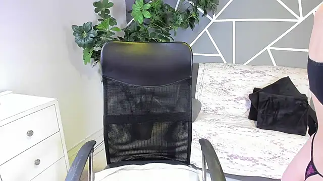 paula miler1 online show from 03-26-26, 02:55