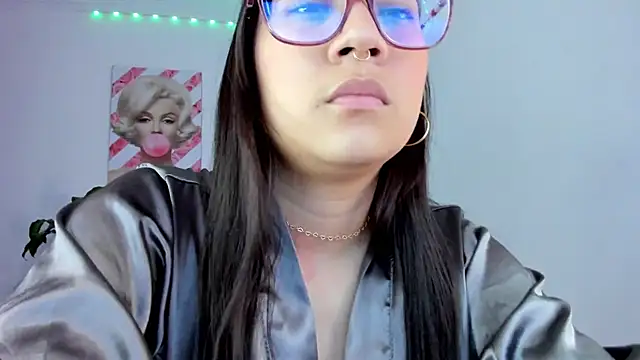 Snapshot of rouse_red chatting on 10-21-25, 07:25 rouse red online show from 10-21-25, 07:25