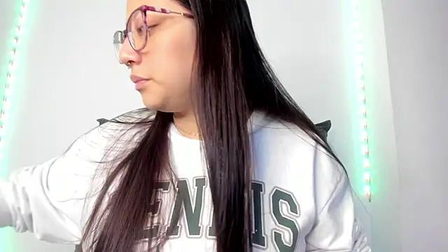 Snapshot of rouse_red chatting on 10-30-25, 02:29 rouse red online show from 10-30-25, 02:29